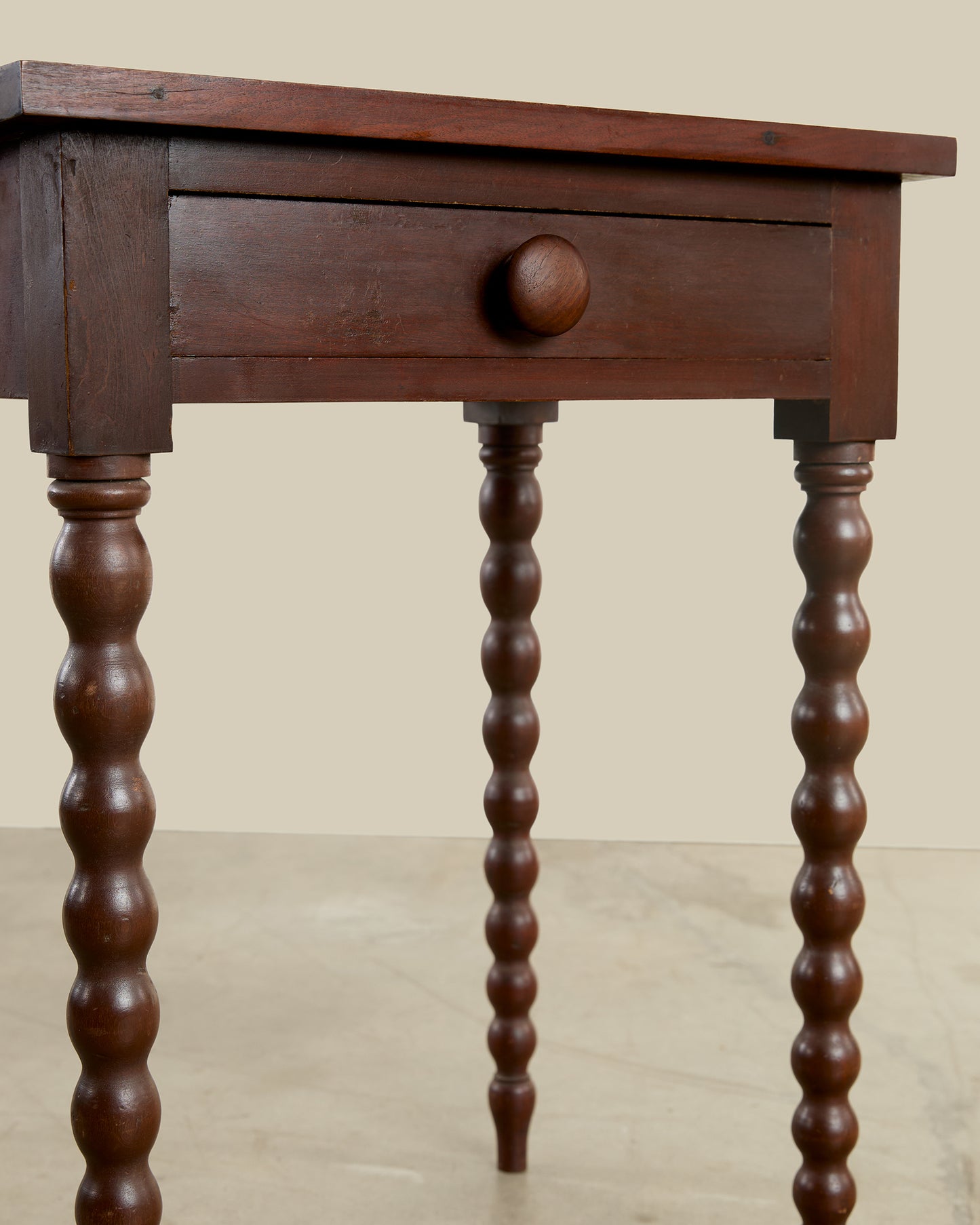 Bobbin leg end table