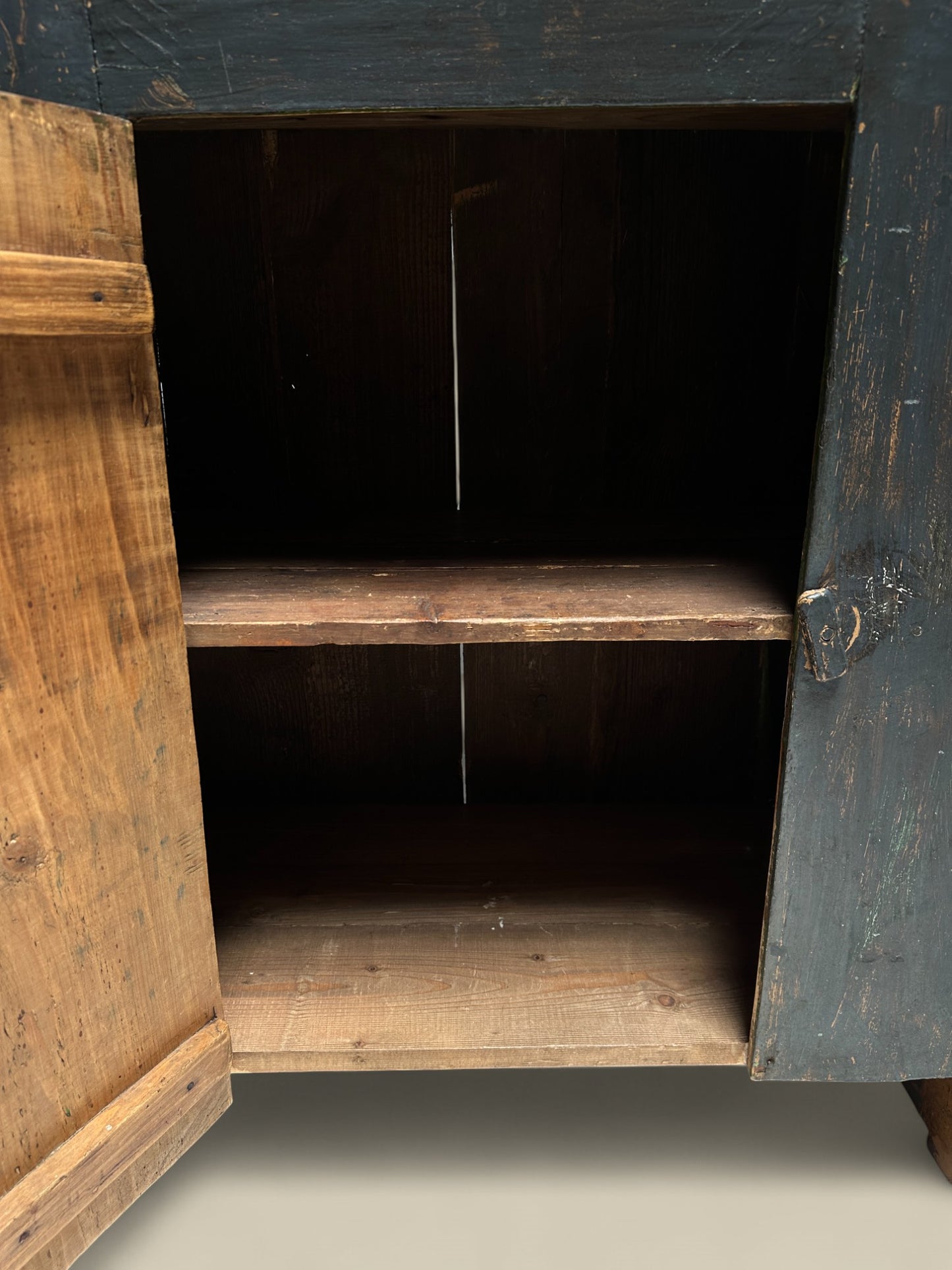 Green/black bookcase cupboard