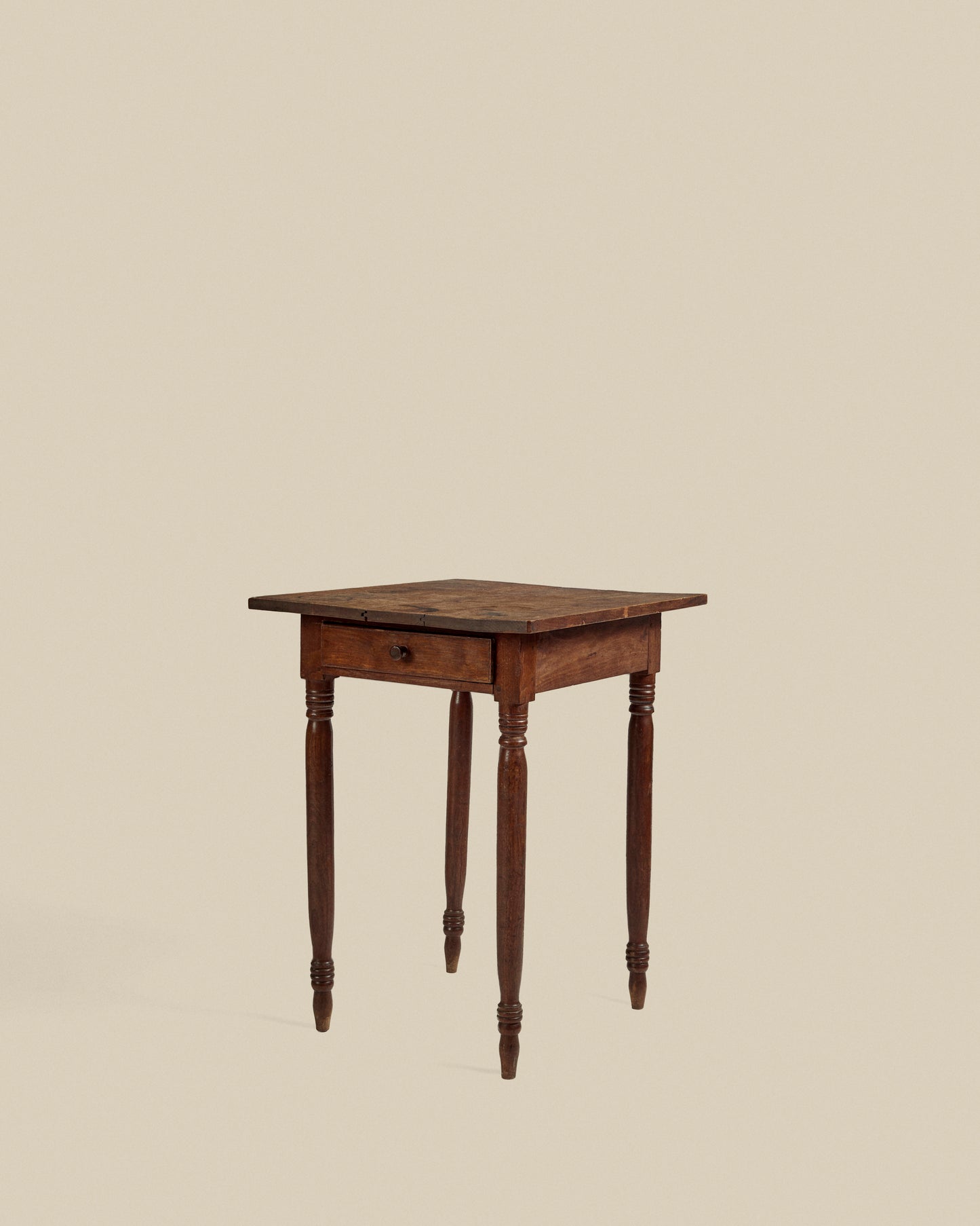 Walnut end table w/ drawer