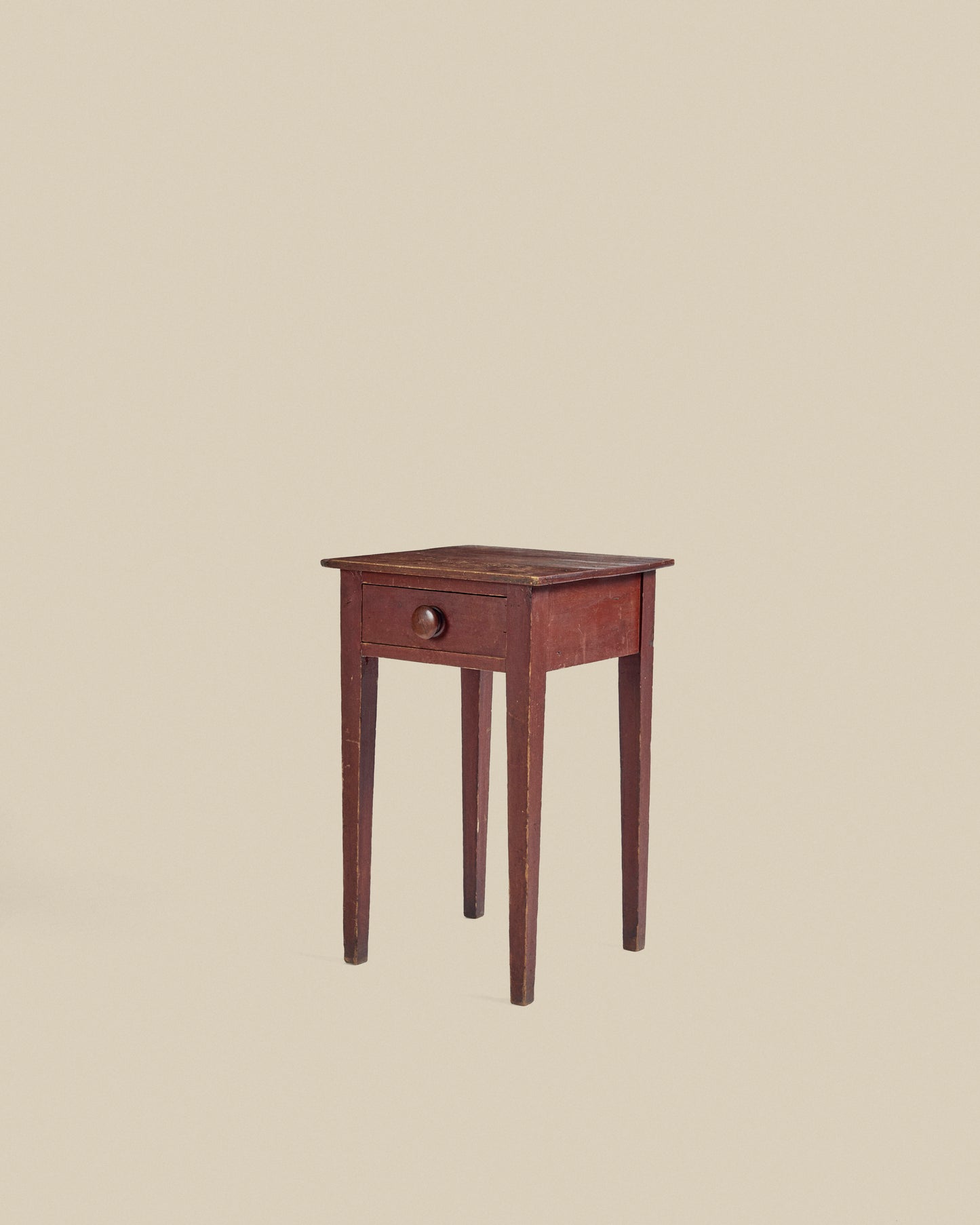 Early red end table