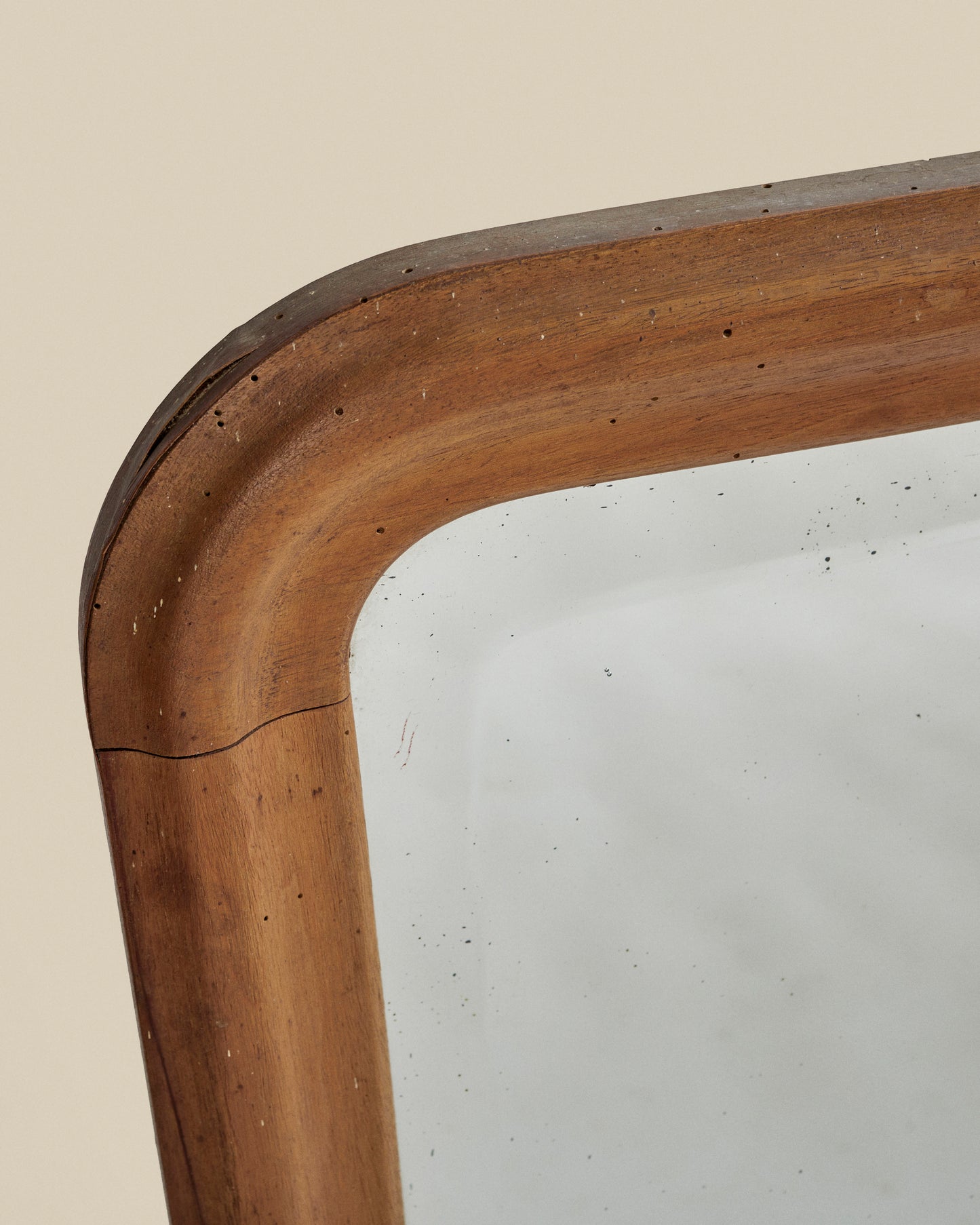 Rounded rectangle mirror