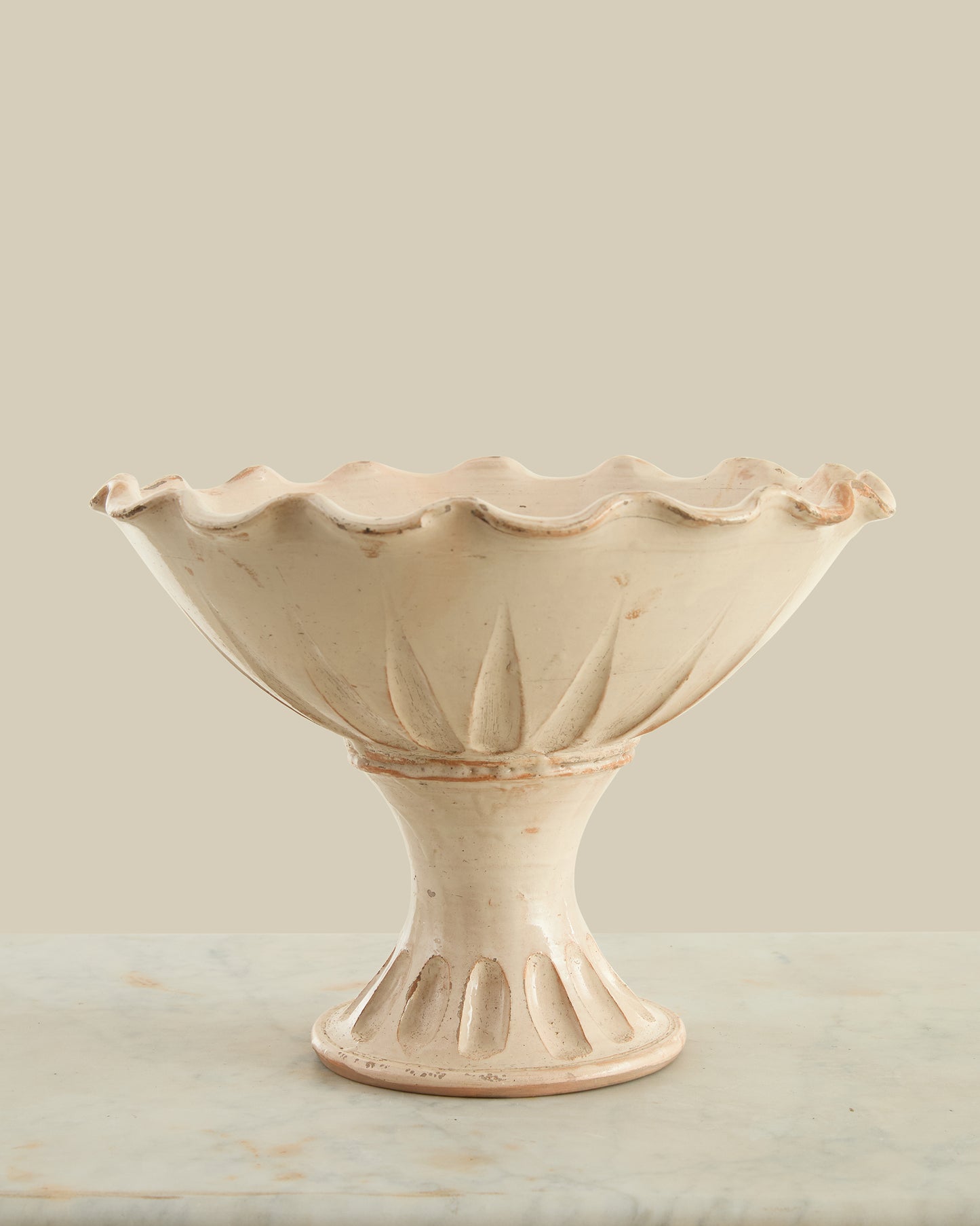 Scalloped pedestal fruit bowl