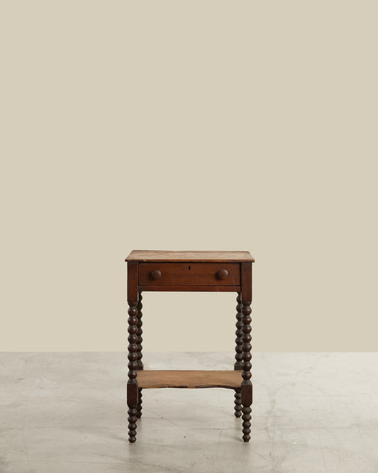 Bobbin leg end table w/ shelf