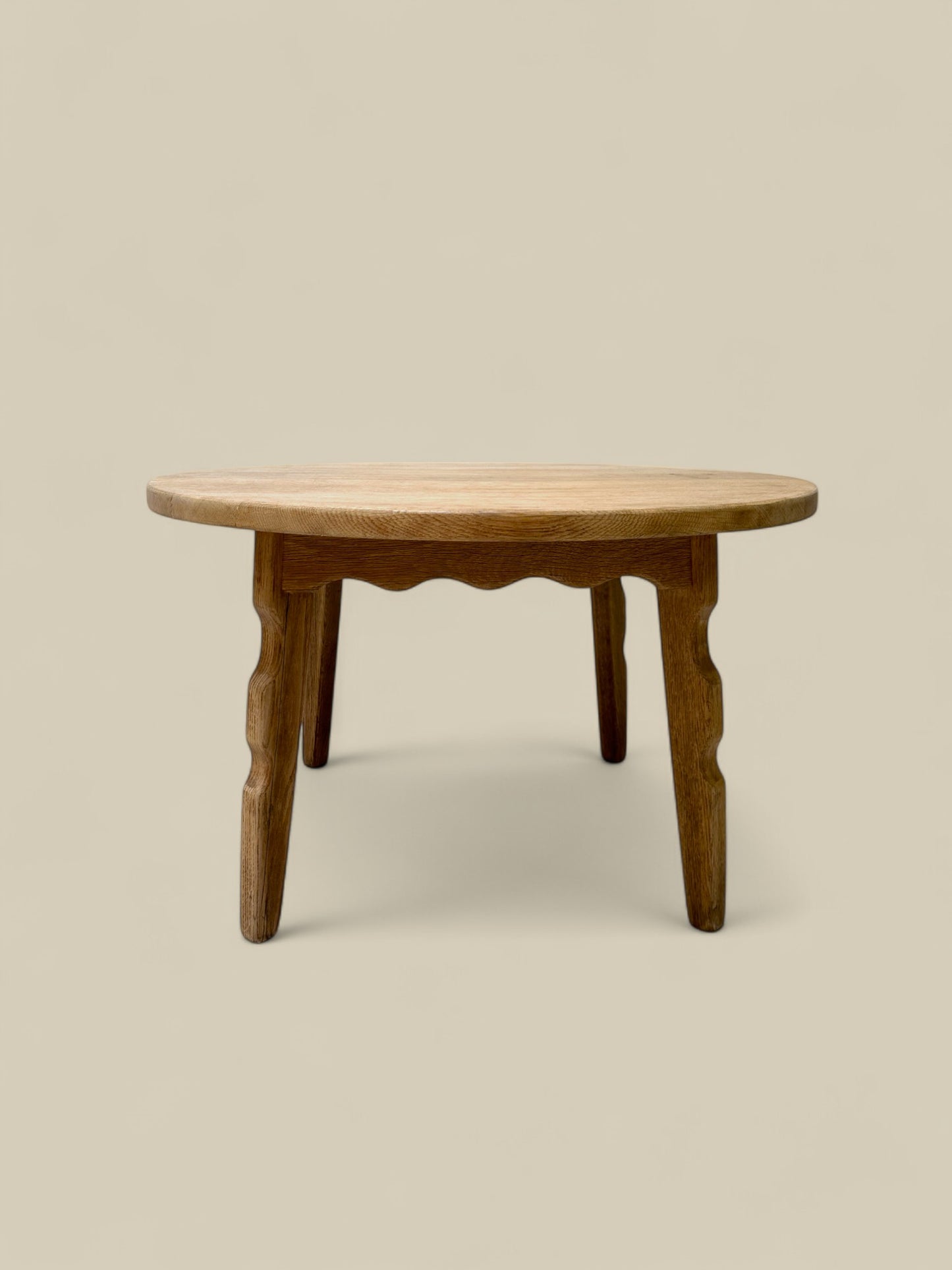 Henning Kjaernulf squiggle end table