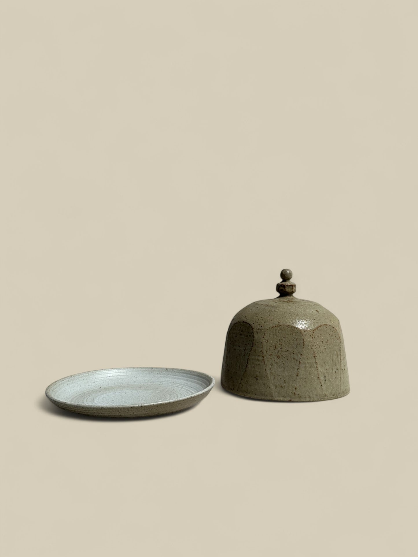 Ceramic serving dish w/ lid