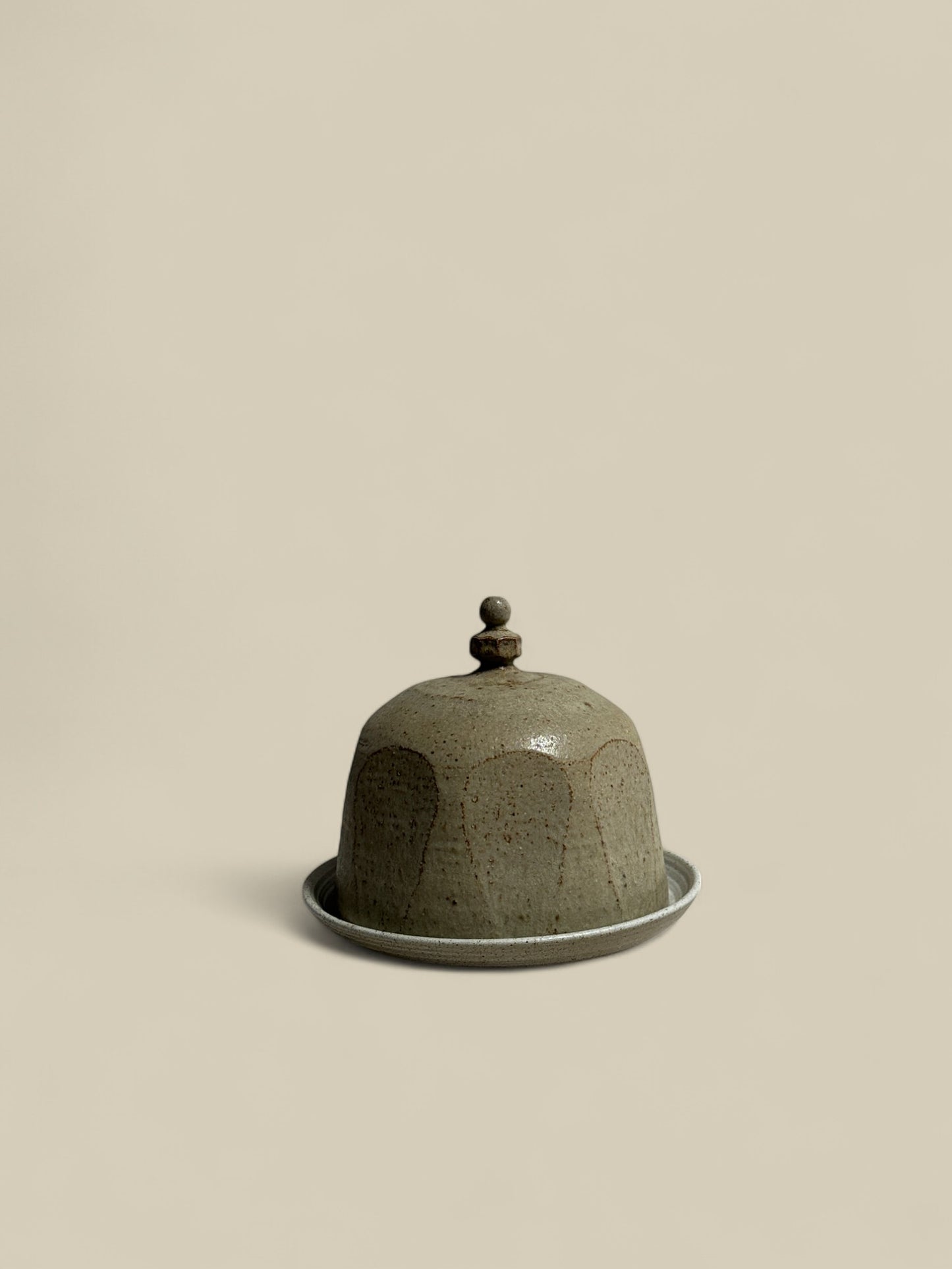 Ceramic serving dish w/ lid