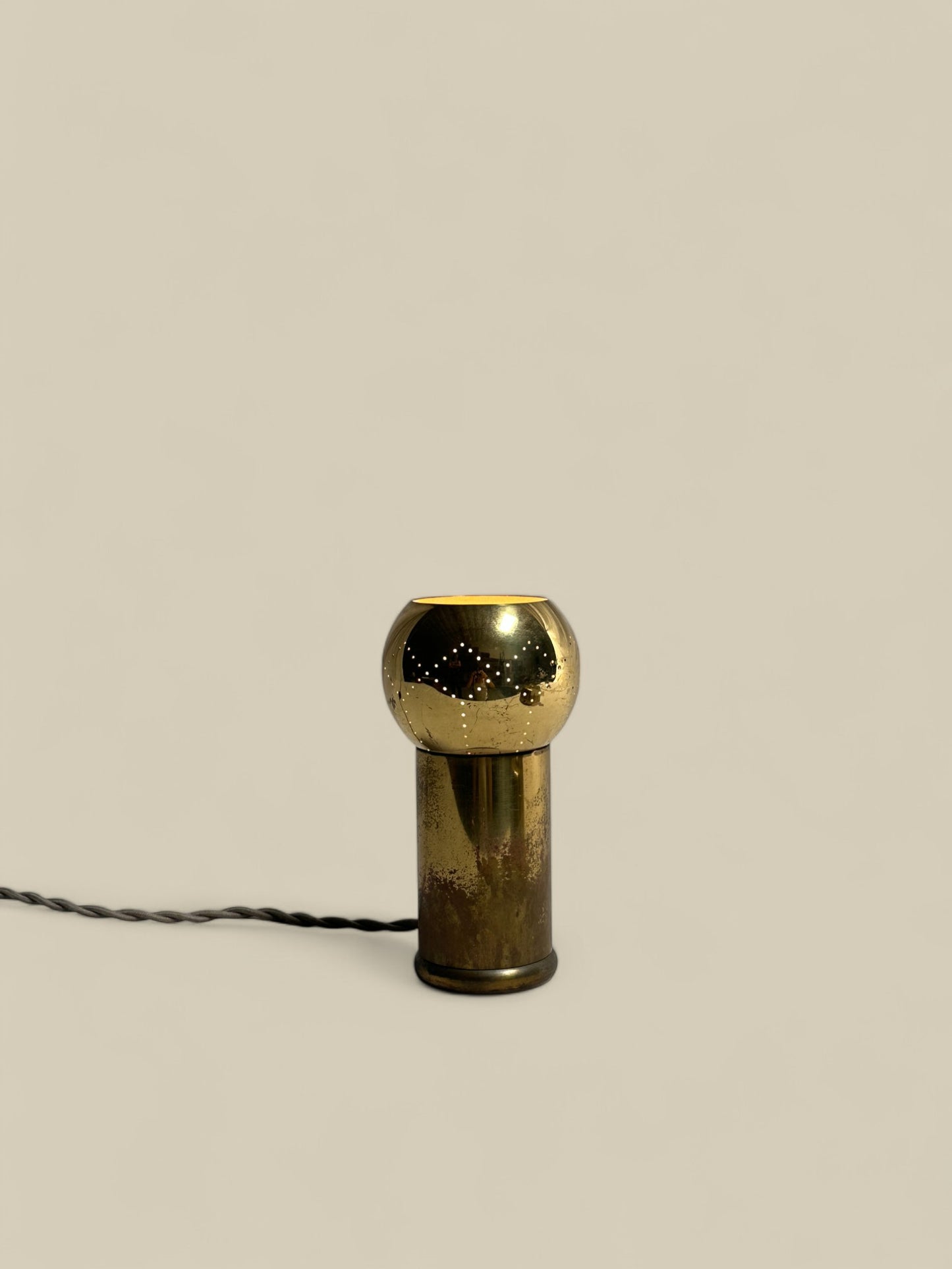 Brass flower top table lamp
