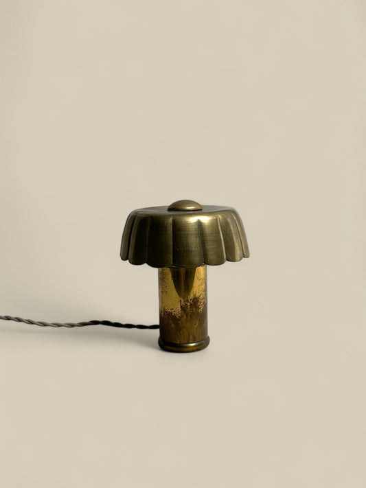 Brass flower top table lamp