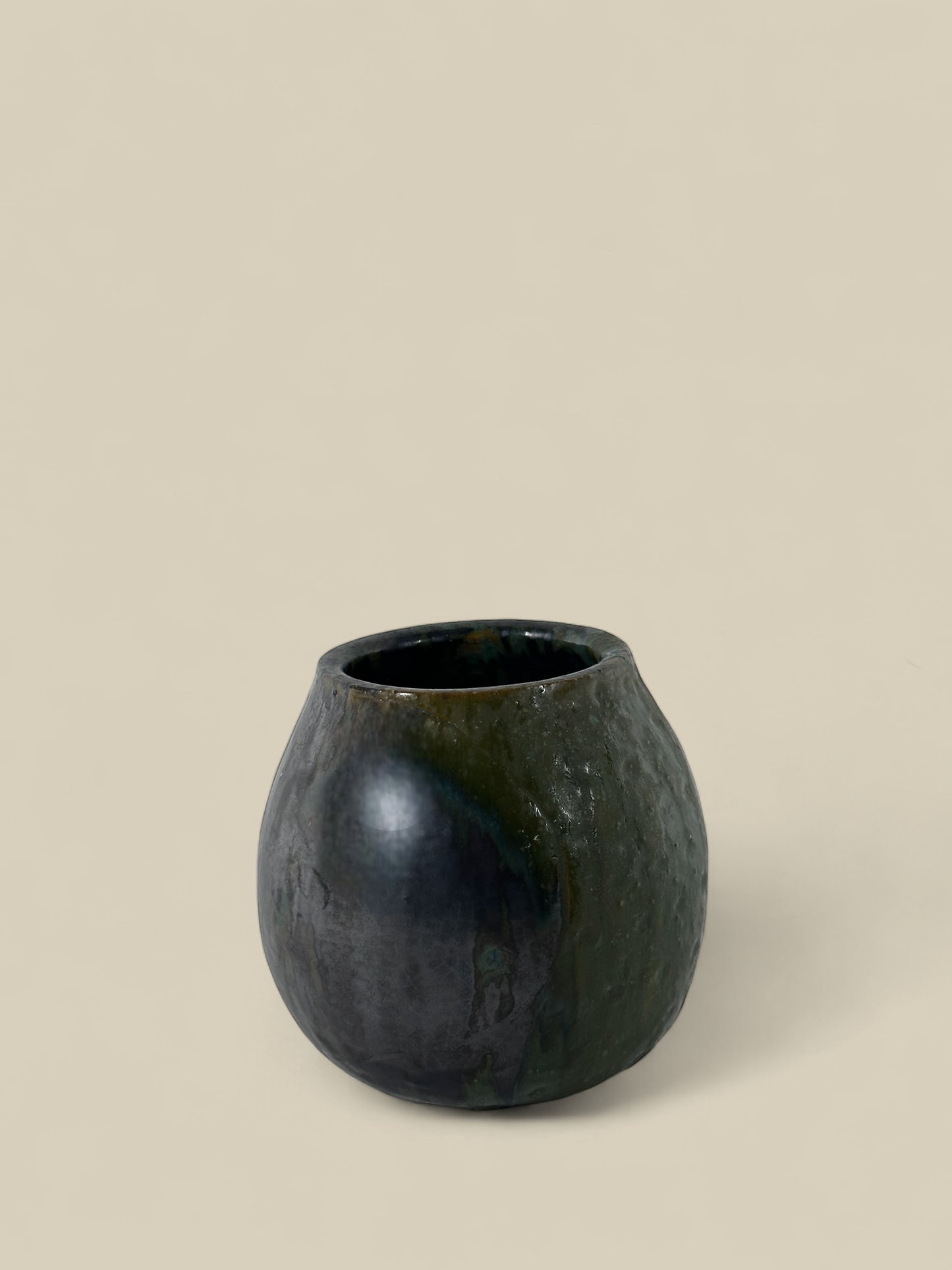 Black/green bud vase