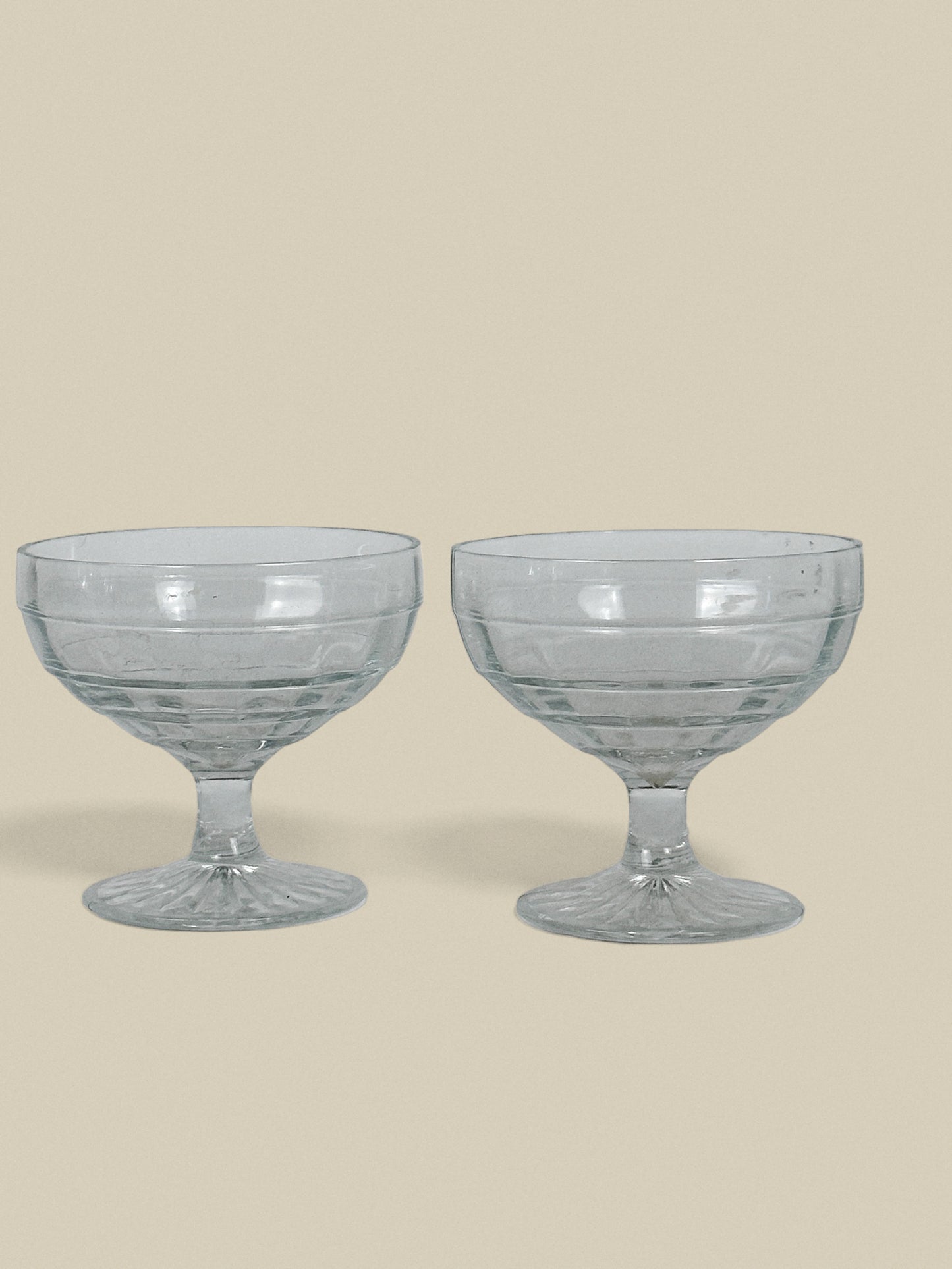 Set of 4 tapered stemmed glasses